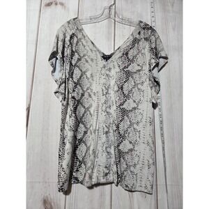 Tribal Shirt Womens Medium Gray Snake Print Short Sleeve V Neck Lightweight Top